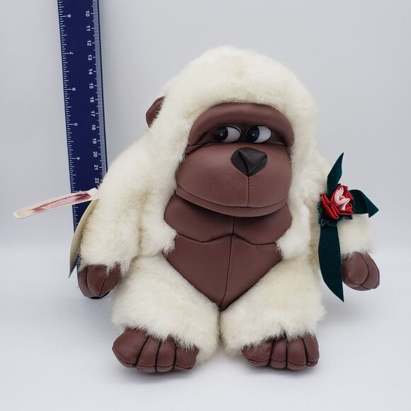 NWT Unique 7" Ape Gorilla Brown Faux Leather Body White Fur Corsage Boutonniere - Picture 5 of 5